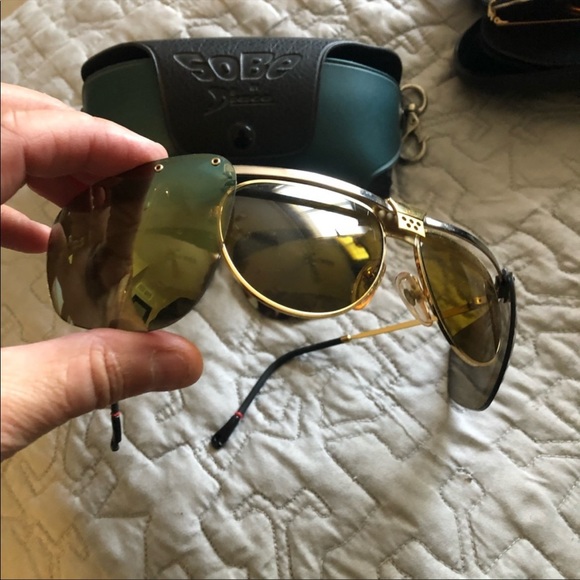 Vintage Sunglasses Set With Case - Picture 4 of 5